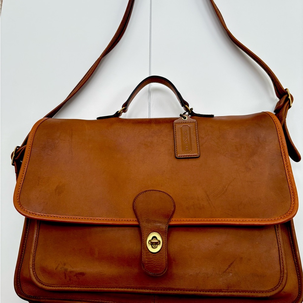 Vintage Coach Unisex Metropolitan Messenger Bag with Turnlock and Shoulder Strap - Picture 2 of 12